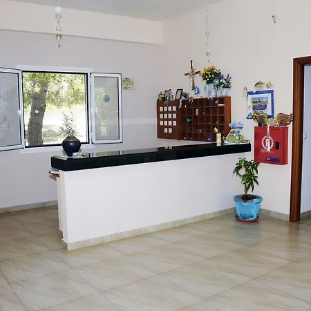 Alexandros מלון דירות